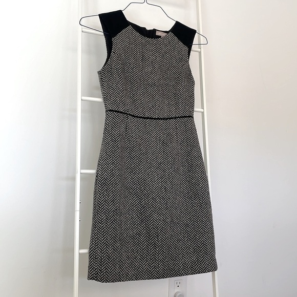 🦄 **HOST PICK- PETITE DEPT!!** Banana Republic herringbone lined contour dress - Picture 3 of 11